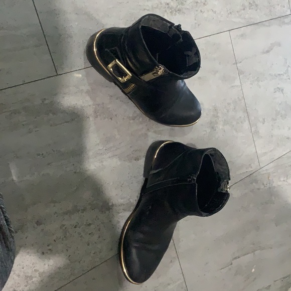 ALDO BLACK AND GOLD BOOTS - Picture 4 of 4
